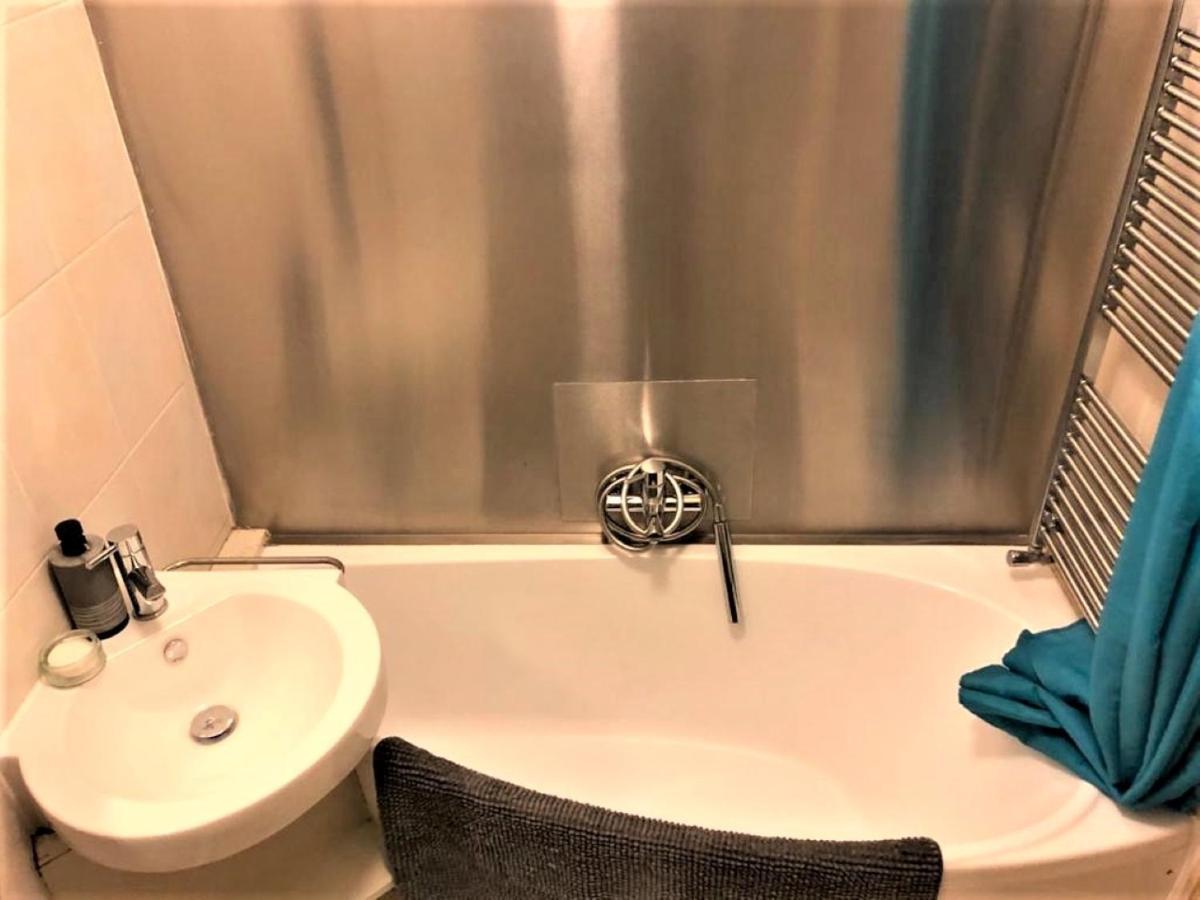 Splendid 1 Bedroom Flat + Terrace Londen Buitenkant foto