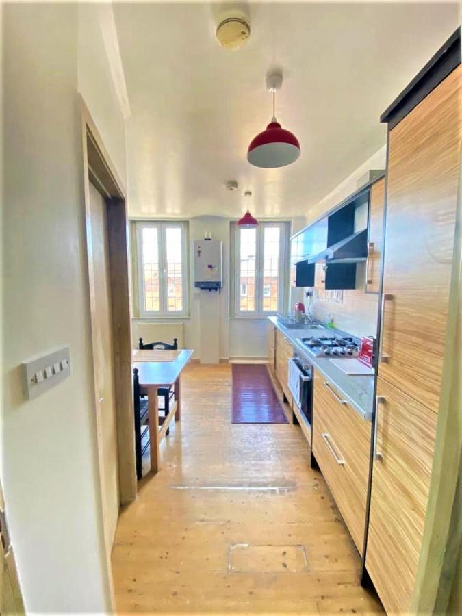 Splendid 1 Bedroom Flat + Terrace Londen Buitenkant foto